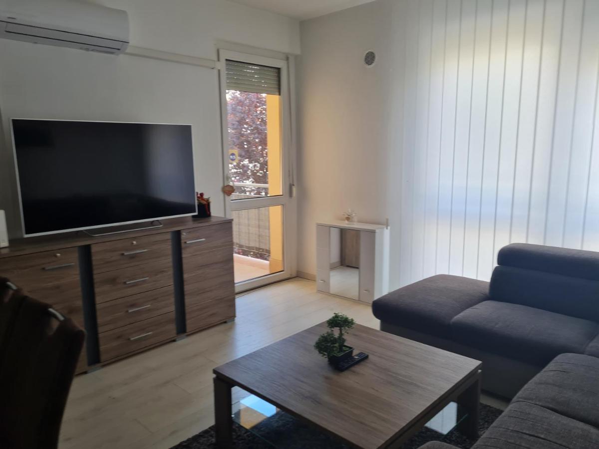 Ferienwohnung Urban Apartman Miskolc Exterior foto