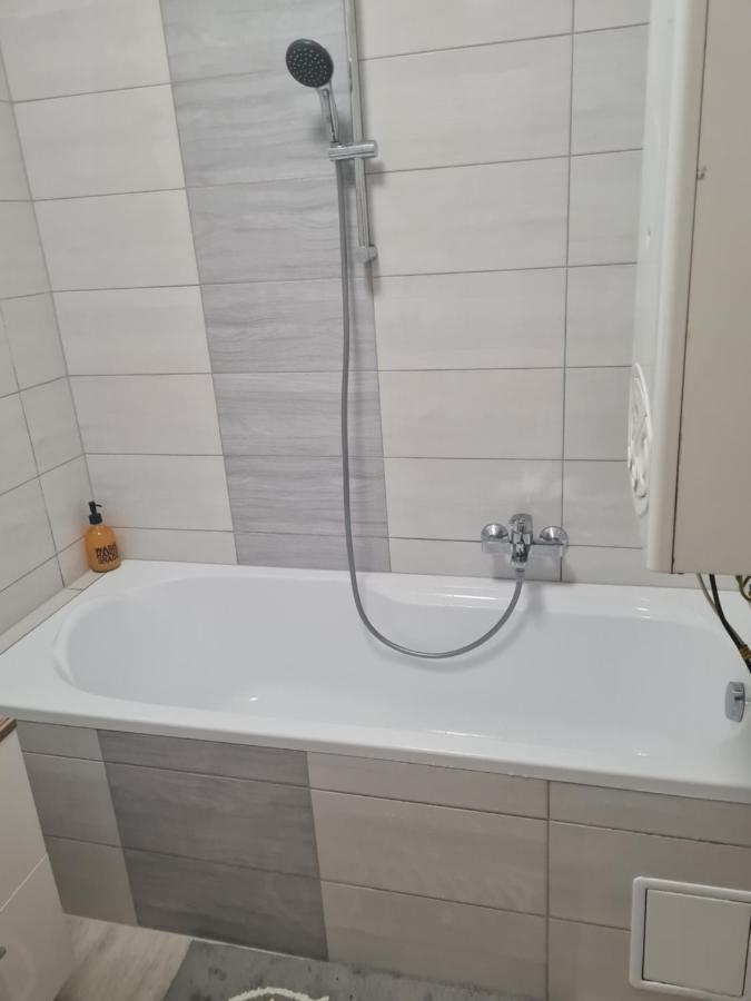 Ferienwohnung Urban Apartman Miskolc Exterior foto